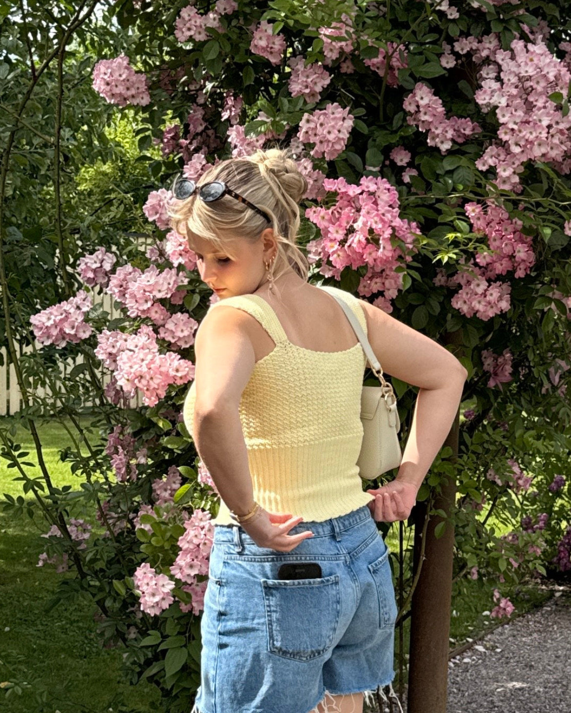 Belle top crochet pattern - English